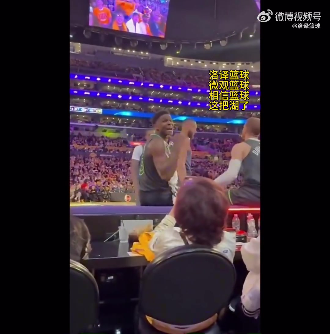 直接接手了！暂停期间约基奇再次拿起战术板 指导队友战术方案